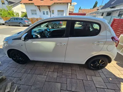 Gebraucht Peugeot 108 Active 82 PS (60 kW) 2018 Weiß Limousine