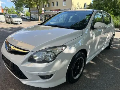 Gebraucht Hyundai i30 Classic 90 PS (66 kW) 2012 Weiß Limousine