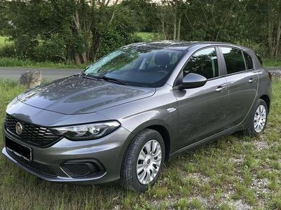 Grau Gebraucht 2016 Fiat Tipo Limousine | 3.800 € (Superpreis)