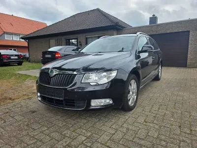 Gebraucht Skoda Superb 140 PS (102 kW) 2011 Schwarz Kombi