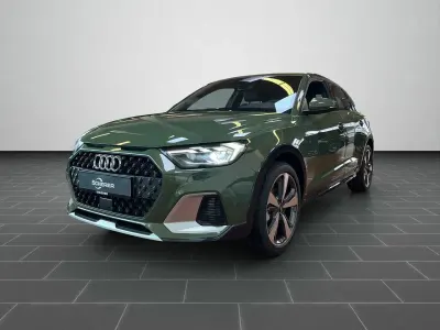 Neu Audi A1 Advanced 150 PS (110 kW) 2026 Distriktgrün metallic (metallic) SUV