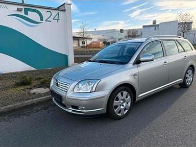 Silber Gebraucht 2005 Toyota Avensis Kombi | 8.999 €