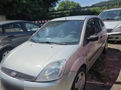 Gebraucht Ford Fiesta 69 PS (50 kW) 2005 Grau Kleinwagen