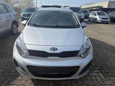 Second-hand Kia Rio Edition 7 86 CP (63 kW) 2012 Argintiu Berlinǎ
