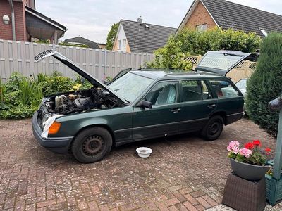 Second-hand Mercedes E230 132 CP (97 kW) 1988 Verde Break