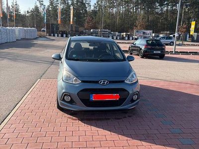 Gebraucht Hyundai i10 Edition 67 PS (49 kW) 2015 Blau Kleinwagen