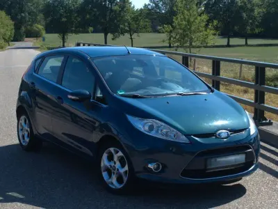 Gebraucht Ford Fiesta Titanium 82 PS (60 kW) 2010 Blau Limousine