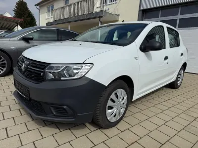 Używany Dacia Sandero Acces 73 KM (53 kW) 2019 Biały Sedan/Limuzyna