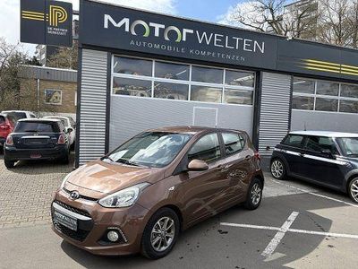 Gebraucht Hyundai i10 Edition 67 PS (49 kW) 2015 Braun Kleinwagen