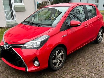 Gebraucht Toyota Yaris Edition-S 101 PS (74 kW) 2016 Rot Limousine