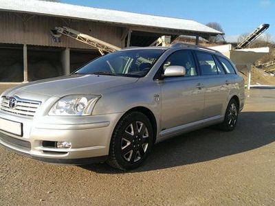 Gebraucht Toyota Avensis 116 PS (85 kW) 2004 Silber metallic Kombi