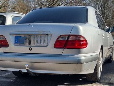 Mercedes E200