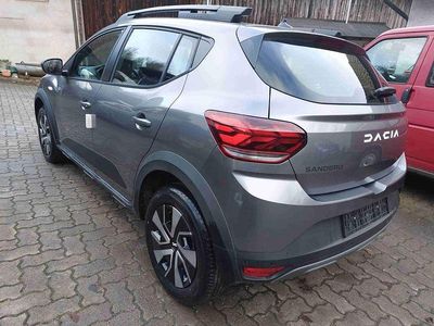 Neu Dacia Sandero Expression 122 PS (89 kW) 2026 Dolomitgrau, zedergrün u.a. Limousine