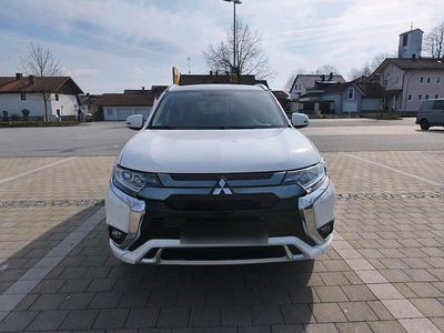 Gebraucht Mitsubishi Outlander P-HEV 224 PS (164 kW) 2020 Weiß SUV