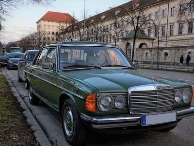 Gebraucht Mercedes 200 94 PS (69 kW) 1977 Grün Limousine