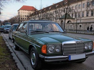 Gebraucht Mercedes 200 94 PS (69 kW) 1978 Grün Limousine