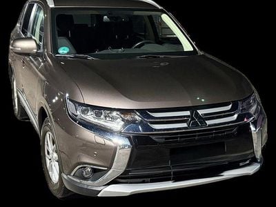 Braun Gebraucht 2016 Mitsubishi Outlander SUV | 15.250 € (Fairer Preis)