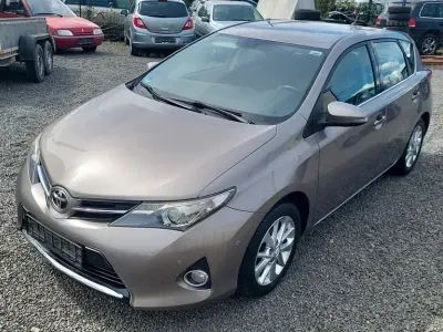 Gebraucht Toyota Auris Life+ 132 PS (97 kW) 2014 Silber Limousine