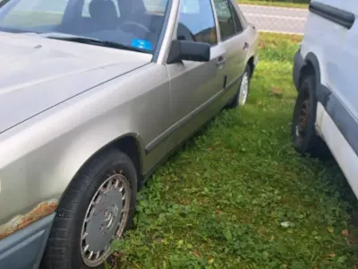 Gebraucht Mercedes E260 160 PS (117 kW) 1987 Andere farben Limousine