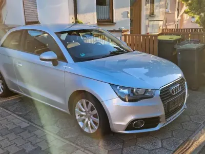 Gebraucht Audi A1 105 PS (77 kW) 2011 Silber Kleinwagen