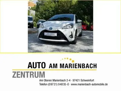 Gebraucht Toyota Yaris Hybrid Team 101 PS (74 kW) 2018 Weiß Limousine
