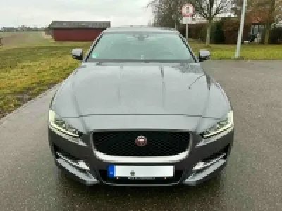 Usata Jaguar XE 179 CV (131 kW) 2017 Grigio Berlina