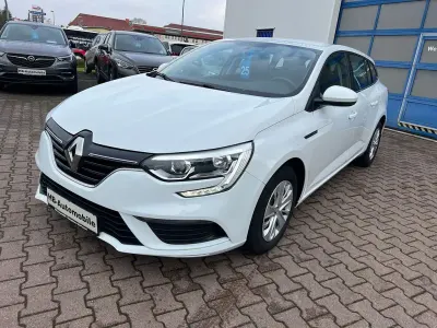 Gebraucht Renault Mégane Life 101 PS (74 kW) 2017 Weiß Limousine
