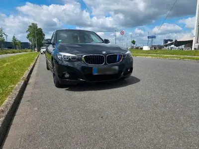 Gebraucht BMW 330 Sport Line 252 PS (185 kW) 2018 Schwarz Limousine