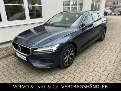 Gebraucht Volvo V60 Core 197 PS (144 kW) 2023 Blau Kombi