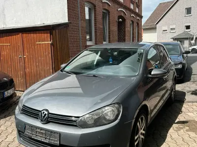 Gebraucht VW Golf VI 90 PS (66 kW) 2010 Silber Kleinwagen
