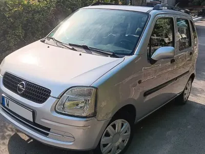 Gebraucht Opel Agila 58 PS (42 kW) 2002 Silber Van / Kleinbus