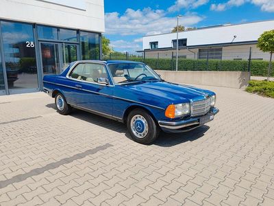 Second-hand Mercedes 230 136 CP (100 kW) 1983 Albastru Coupe