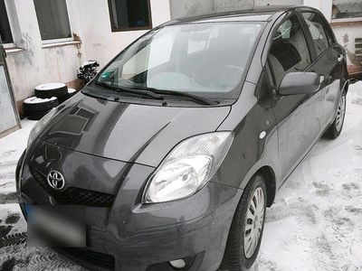 Gebraucht Toyota Yaris 100 PS (73 kW) 2010 Grau Kleinwagen