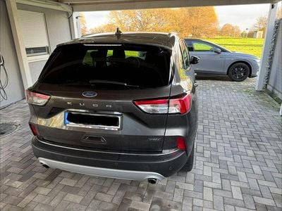 Grau Gebraucht 2022 Ford Kuga Titanium SUV | 20.900 € (Superpreis)