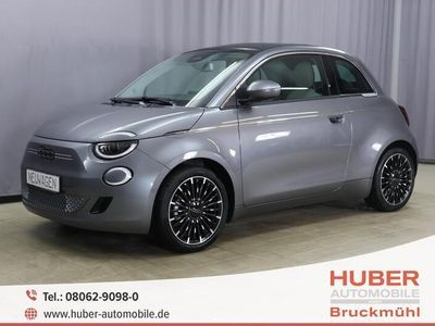 gebraucht Fiat 500e Cabrio by Bocelli 42 kWh UVP 44.430,00 € Totwinkel-Assistent, 360°-“Drone View”-Parksensoren, 17"-Leichtmetallfelgen mit Diamantfinish, Beheizbare Vordersitze; Kabelloses Smartphone-Ladepad, Winter Paket: Auflagefläche der Frontscheib