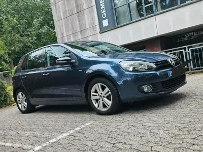 Gebraucht VW Golf VI 105 PS (77 kW) 2012 Blau Kleinwagen