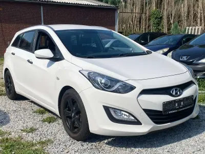 Gebraucht Hyundai i30 Classic 99 PS (72 kW) 2013 Creamy white Kombi