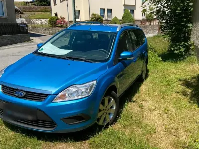Gebraucht Ford Focus 101 PS (74 kW) 2010 Blau Kombi