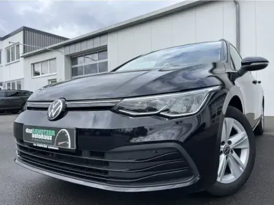Gebraucht VW Golf VIII Life 150 PS (110 kW) 2023 Deep black Kombi