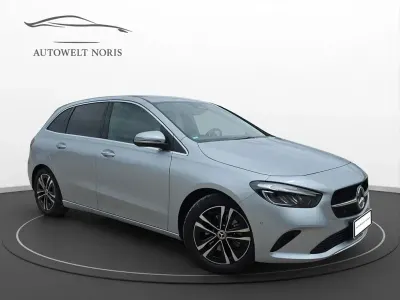 Gebraucht Mercedes B200 163 PS (119 kW) 2024 Silber Kleinwagen