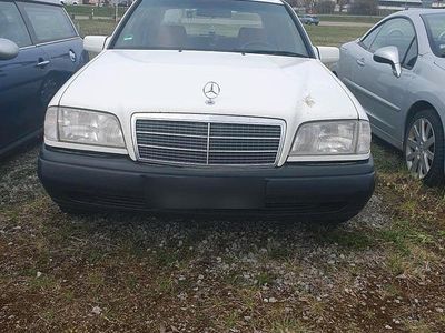 Gebraucht Mercedes C220 150 PS (110 kW) 1993 Weiß Limousine