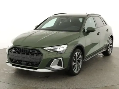 Gebraucht Audi A3 Ambiente 204 PS (150 kW) 2026 Distriktgrün metallic Limousine