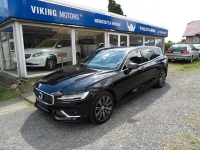 Gebraucht Volvo V60 Inscription 197 PS (144 kW) 2020 Onyx black / metallic Kombi