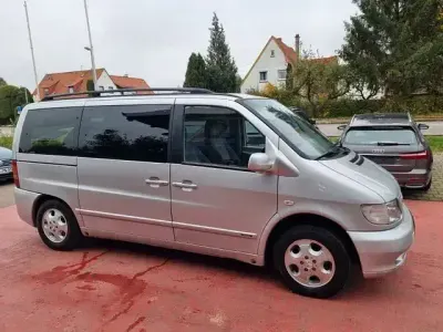 Usata Mercedes V220 122 CV (89 kW) 2003 Argento Monovolume