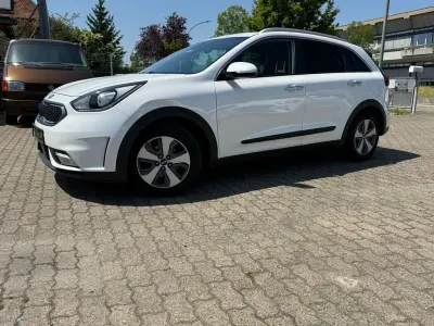 Gebraucht Kia Niro Vision 105 PS (77 kW) 2016 Weiß SUV