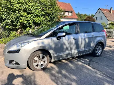 Gebraucht Peugeot 5008 Active 120 PS (88 kW) 2011 Silber Van / Kleinbus