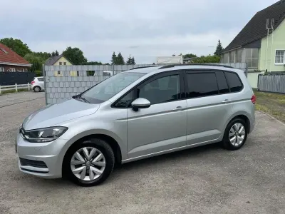 Gebraucht VW Touran Trendline 110 PS (80 kW) 2016 Silber Van / Kleinbus