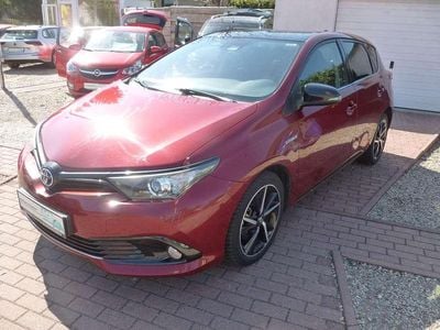 Second-hand Toyota Auris Hybrid Style 99 CP (72 kW) 2017 Roșu Break