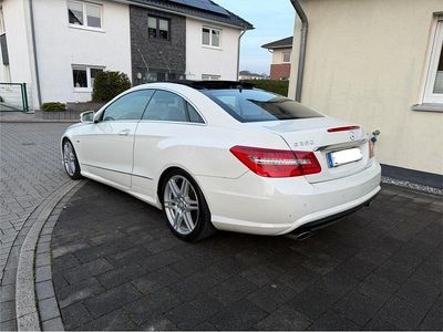 Gebraucht Mercedes E350 AMG 231 PS (169 kW) 2011 Weiß Coupé
