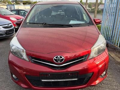 Usata Toyota Yaris Life 69 CV (50 kW) 2012 Rosso Utilitaria